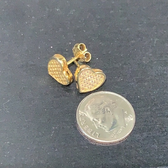 Gold Pavé heart earrings - Picture 3 of 4